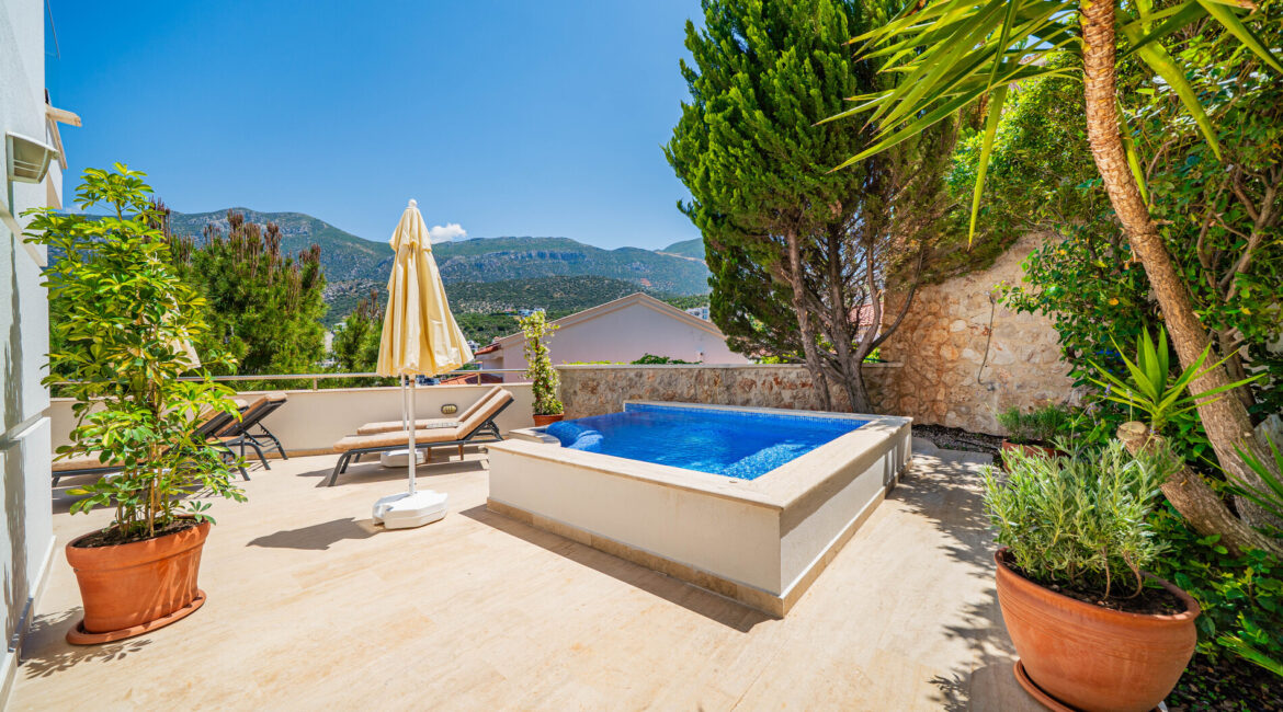 Terrace with Jacuzzi plunge pool at Villa Cennet Koy Kalkan surrounded by greenery