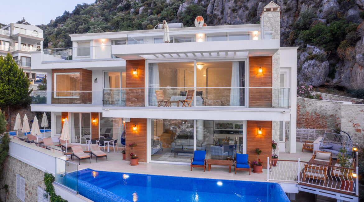 Villa Cennet Koy Kalkan at dusk with illuminated infinity pool and panoramic sea views