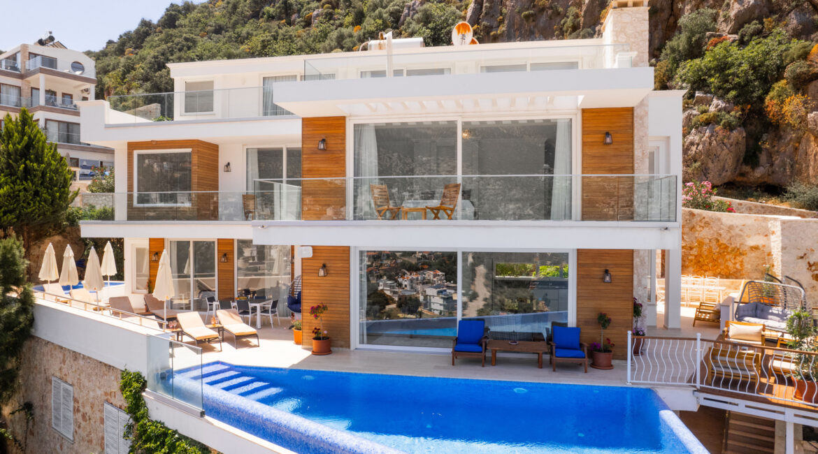 Villa Cennet Koy Kalkan exterior with infinity pool and sea views over Kalkan Bay