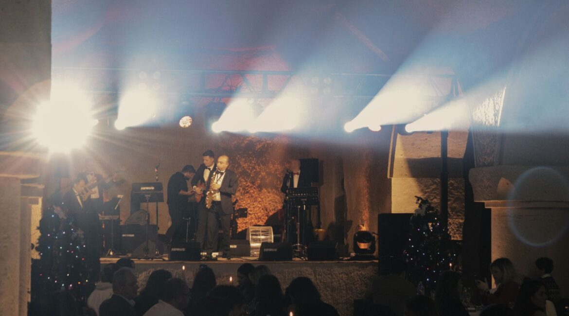 Evening entertainment at Yunak Evleri Cave Hotel, Cappadocia