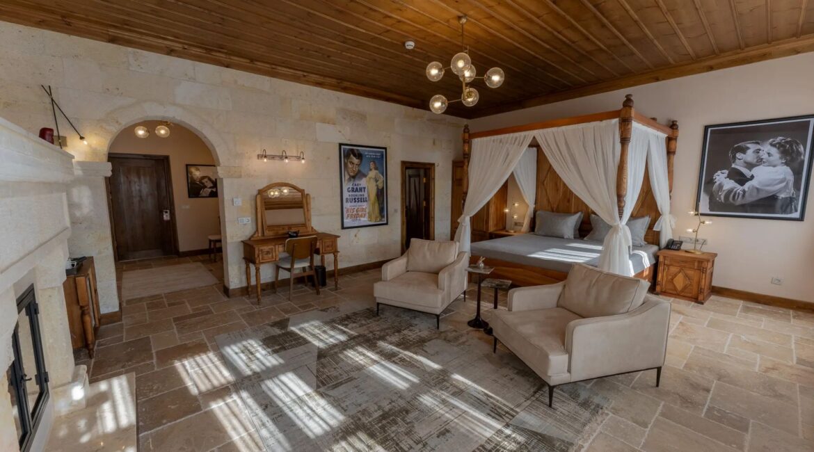 asmali-konak-mansion-suite-four-poster-bedroom.jpg