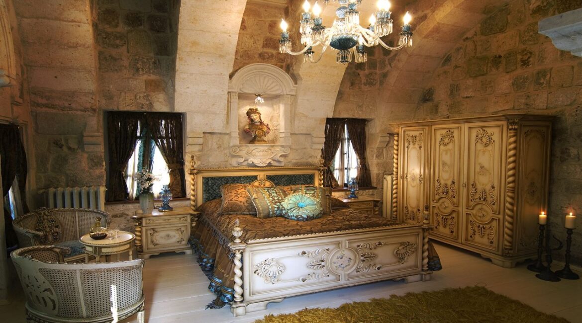 Harem Suite at Sacred House Cappadocia featuring ornate interiors and a freestanding bath