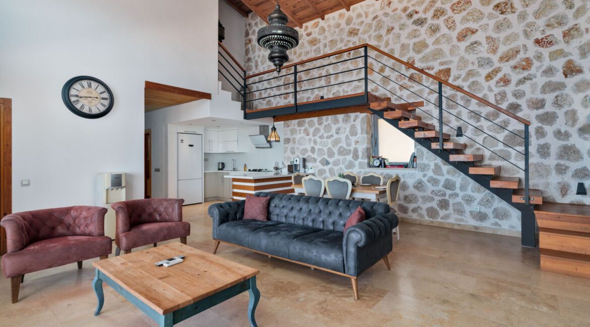 Spacious lounge area with mezzanine level at Villa Sedir Ev, Kalkan
