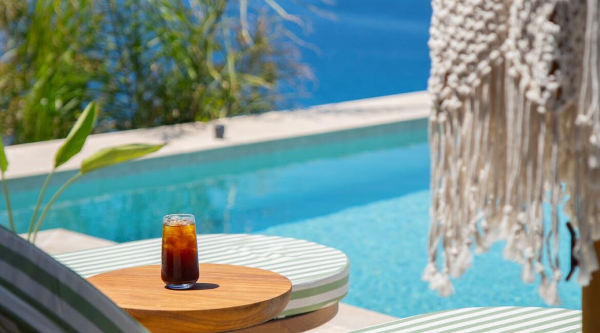 casa-pery-kalkan-infinity-pool-daybed-sea-view.jpg