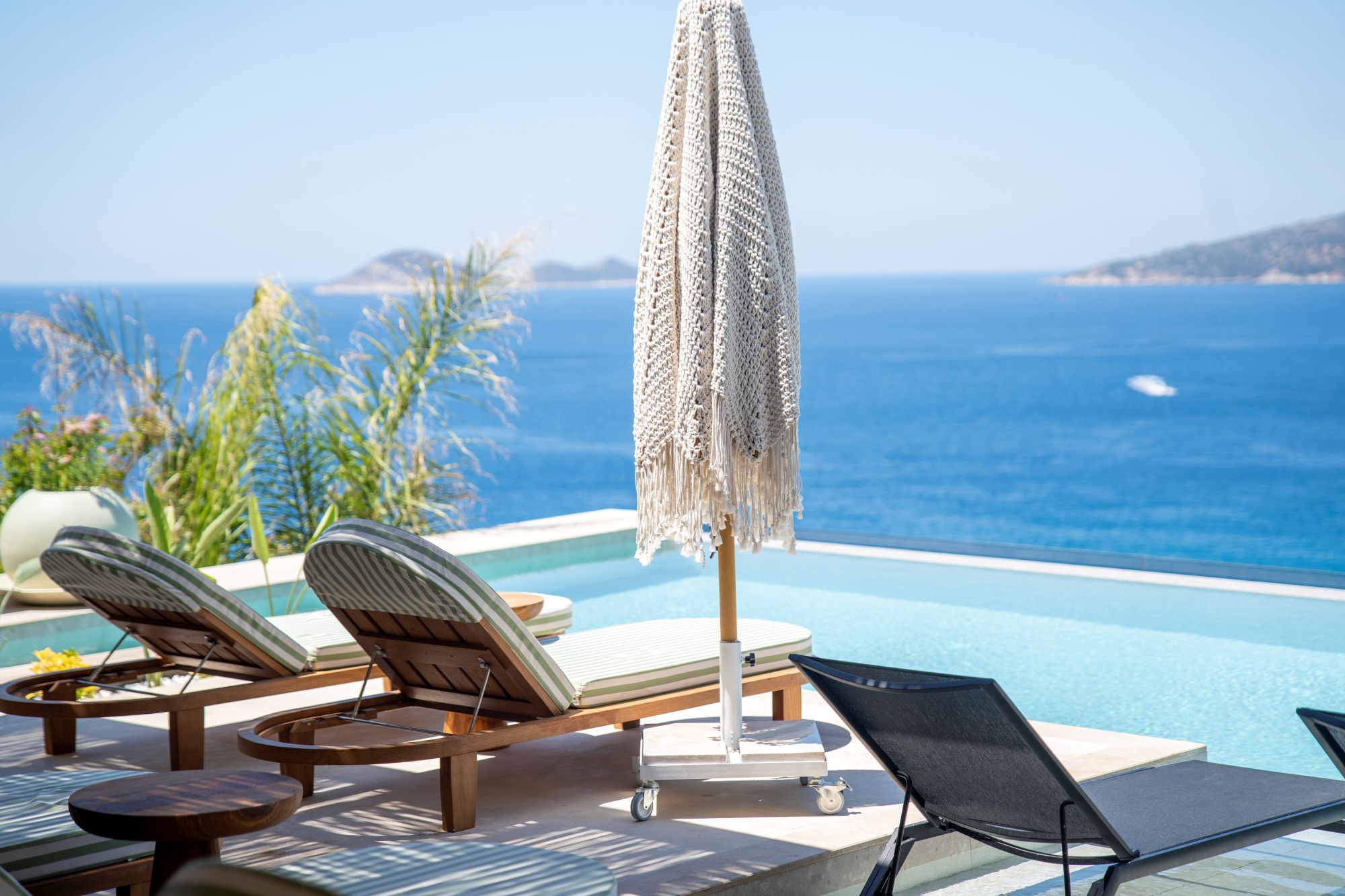 Infinity pool at Casa Pery in Kalkan with luxury sunbeds overlooking the Mediterranean Sea.