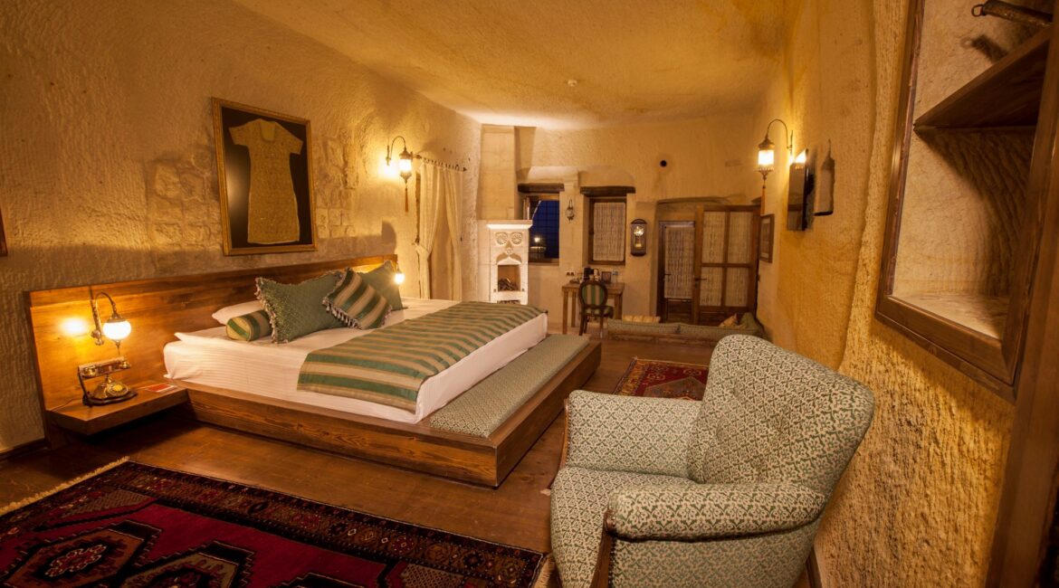 Spacious deluxe cave suite with seating area at Kayakapı Premium Caves