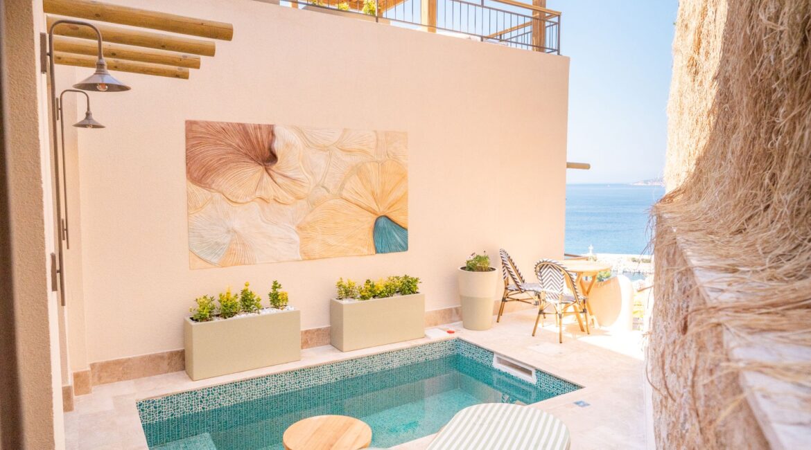Plunge pool and sun terrace at Pool Room 5 Begonia at Casa Pery Hotel in Kalkan.