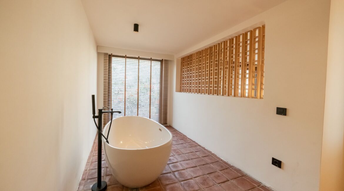 gardens-kalkan-turkey-comfort-suite-bathroom-interior Contemporary Comfort Suite bathroom with freestanding bath at Likya Gardens, Kalkan.